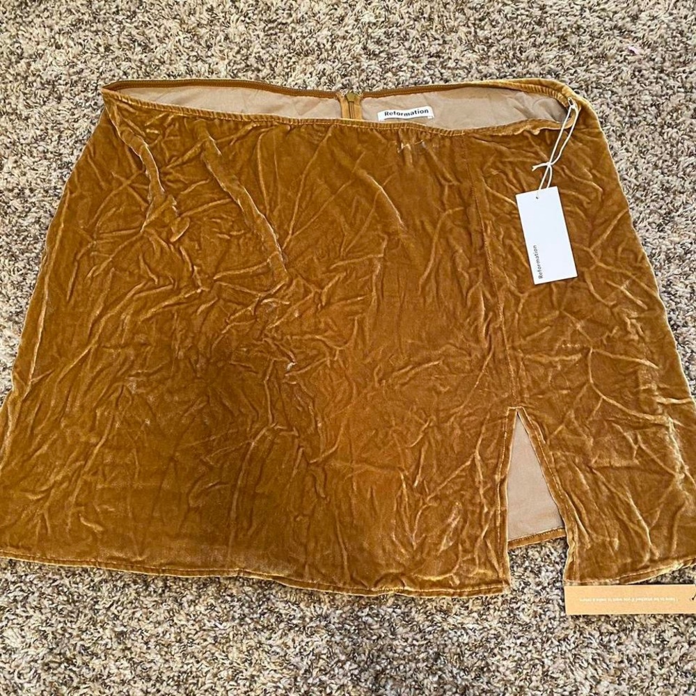 REFORMATION CRUSHED VELVET CLEO
SKIRT NWT